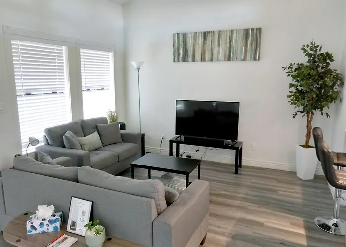 Cozy Condo Near Mcc With Pool, Bbq, Covered Parking