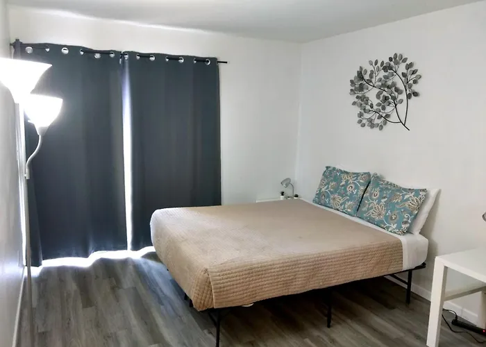Cozy Condo Near Mcc With Pool, Bbq, Covered Parking
