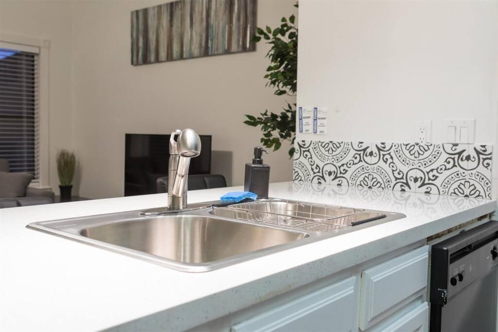 Cozy Near Mcc With Pool, Bbq, Covered Parking Holiday home *