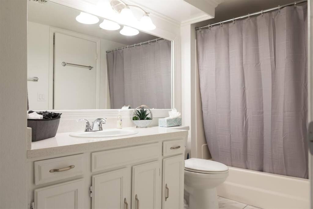Cozy Near Mcc With Pool, Bbq, Covered Parking Holiday home *