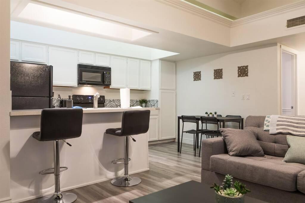 Cozy Near Mcc With Pool, Bbq, Covered Parking *