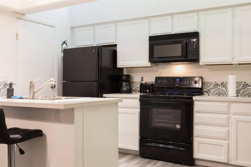 Holiday home Cozy Near Mcc With Pool, Bbq, Covered Parking
